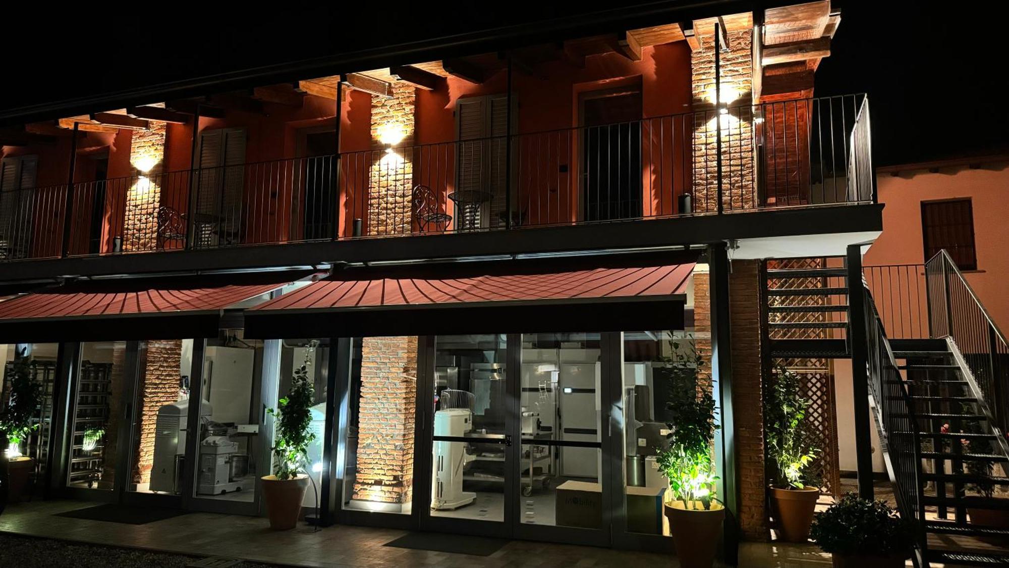 Cascina Vittoria Restaurant Lab & Rooms Rognano Bagian luar foto
